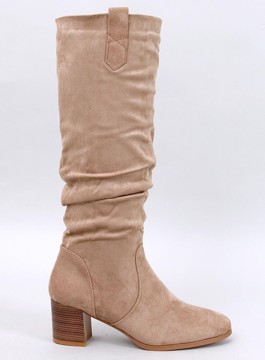 Stivali alti in camoscio beige