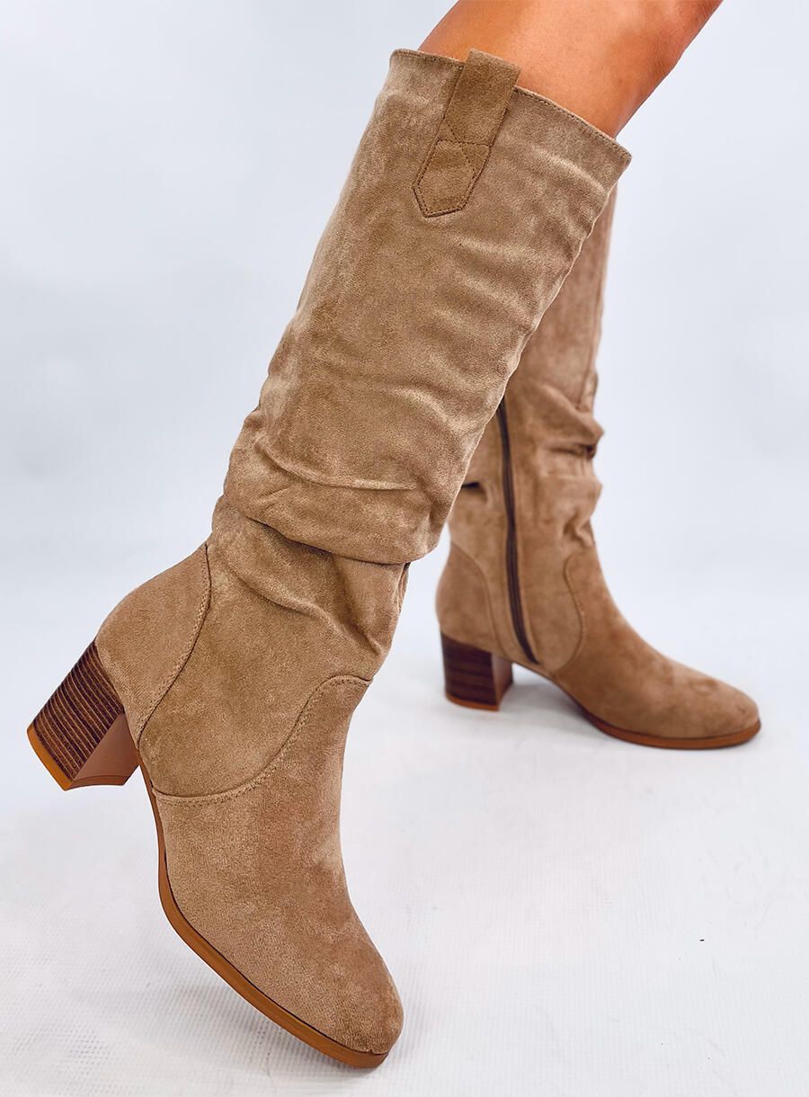 Stivali alti in camoscio beige