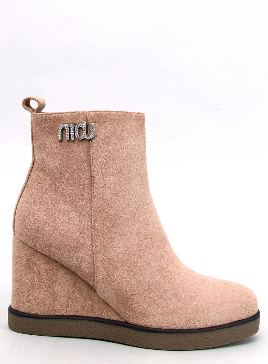 Stivaletti con tacco a zeppa beige