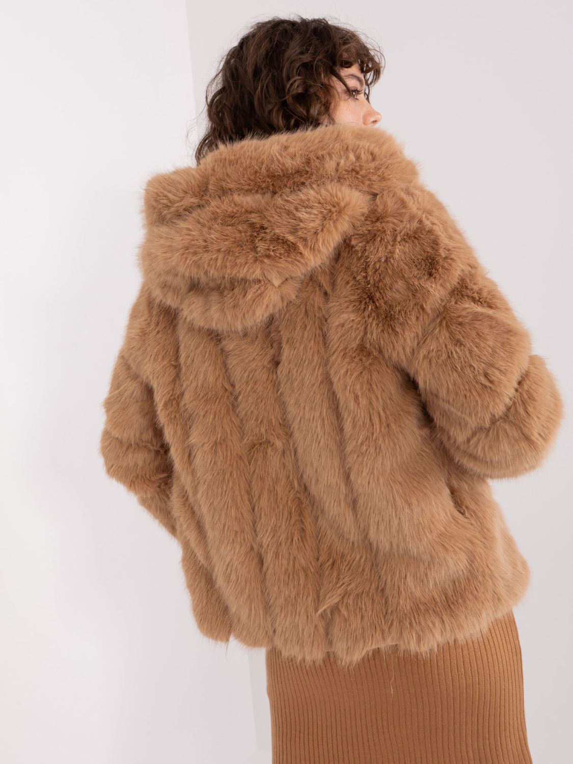 Camel kaput s kapuljačom