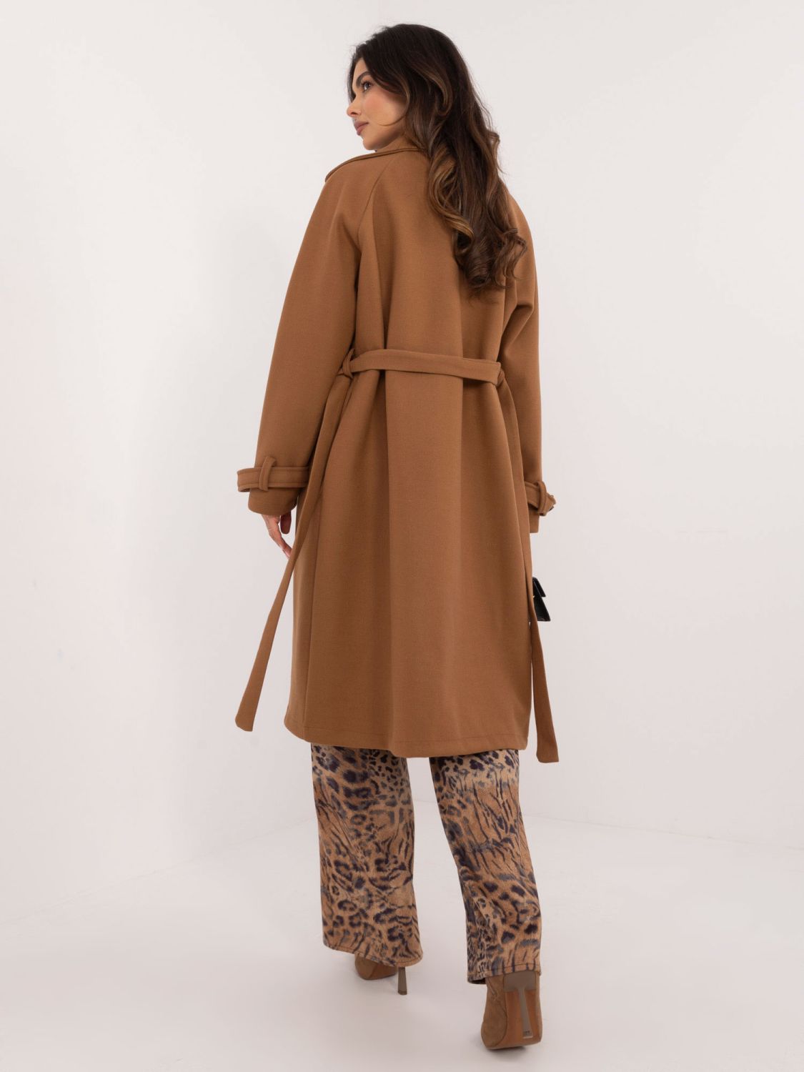 Elegantni prijelazni kaput u camel boji