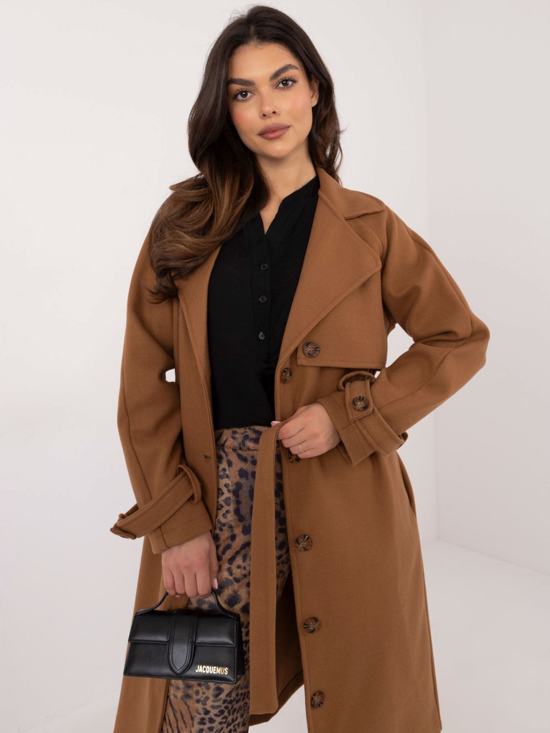 Elegantni prijelazni kaput u camel boji