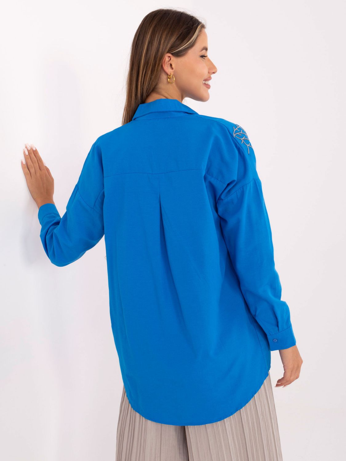 Camicia oversize blu scuro con ricamo