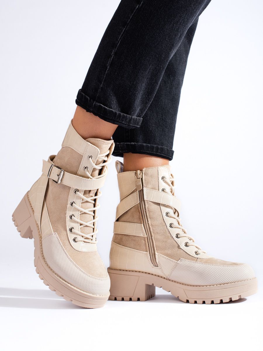 Stivaletti beige con allacciatura e cerniera