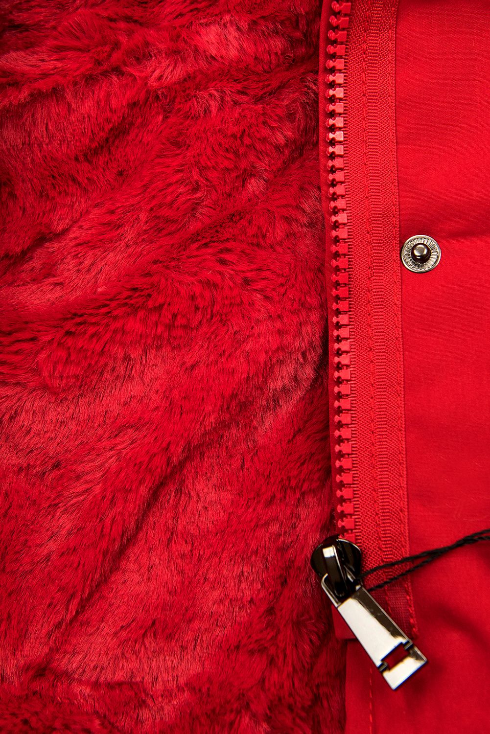 Parka rossa con bordo in pelliccia rimovibile