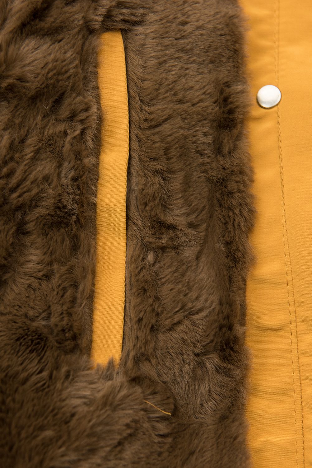 Žuta zimska jakna/parka sa smeđim plišem