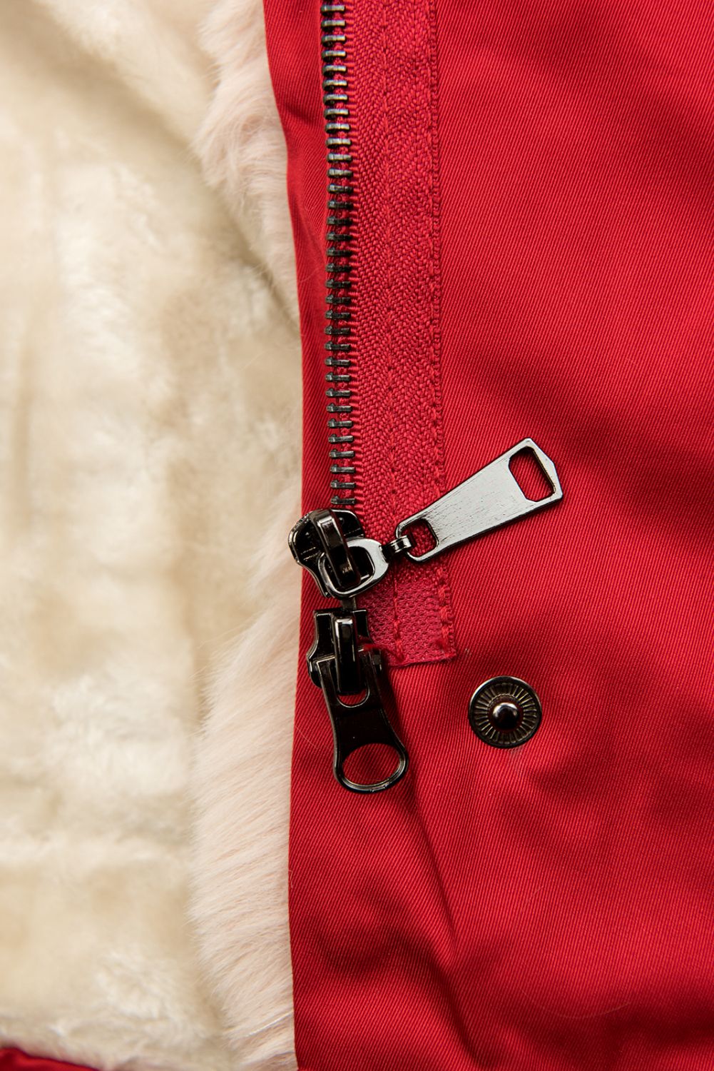 Parka rossa con bordo in pelliccia
