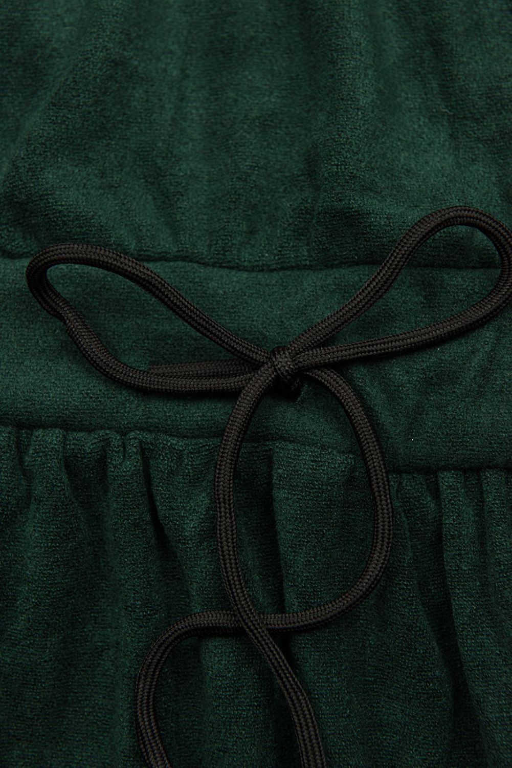 Abito corto verde scuro con pizzo