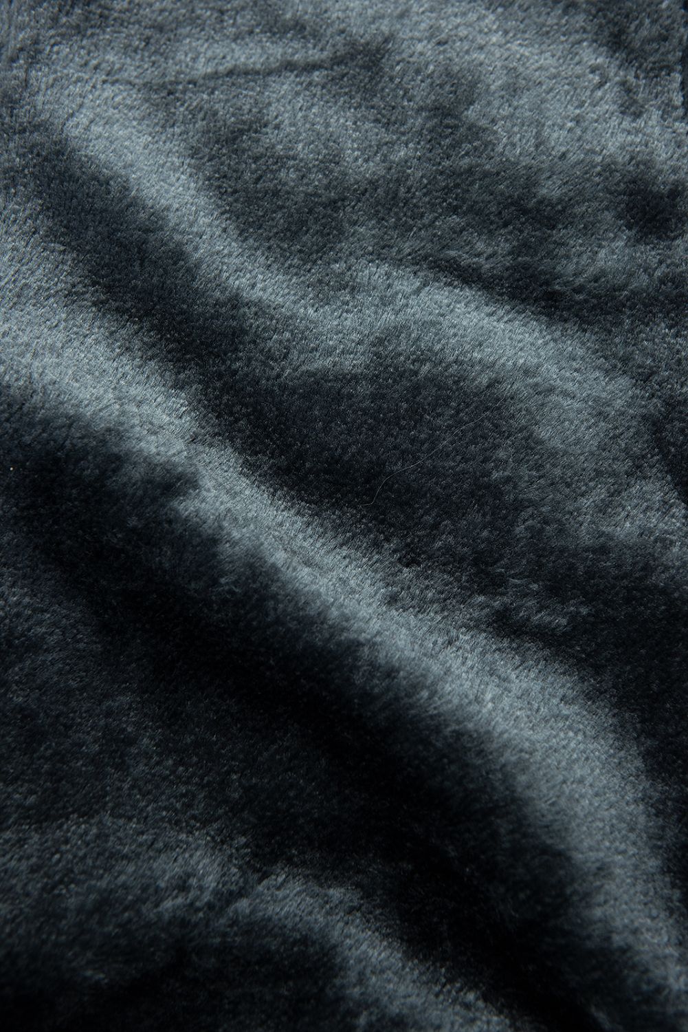 Crna prošivena zimska jakna s odvojivom kapuljačom