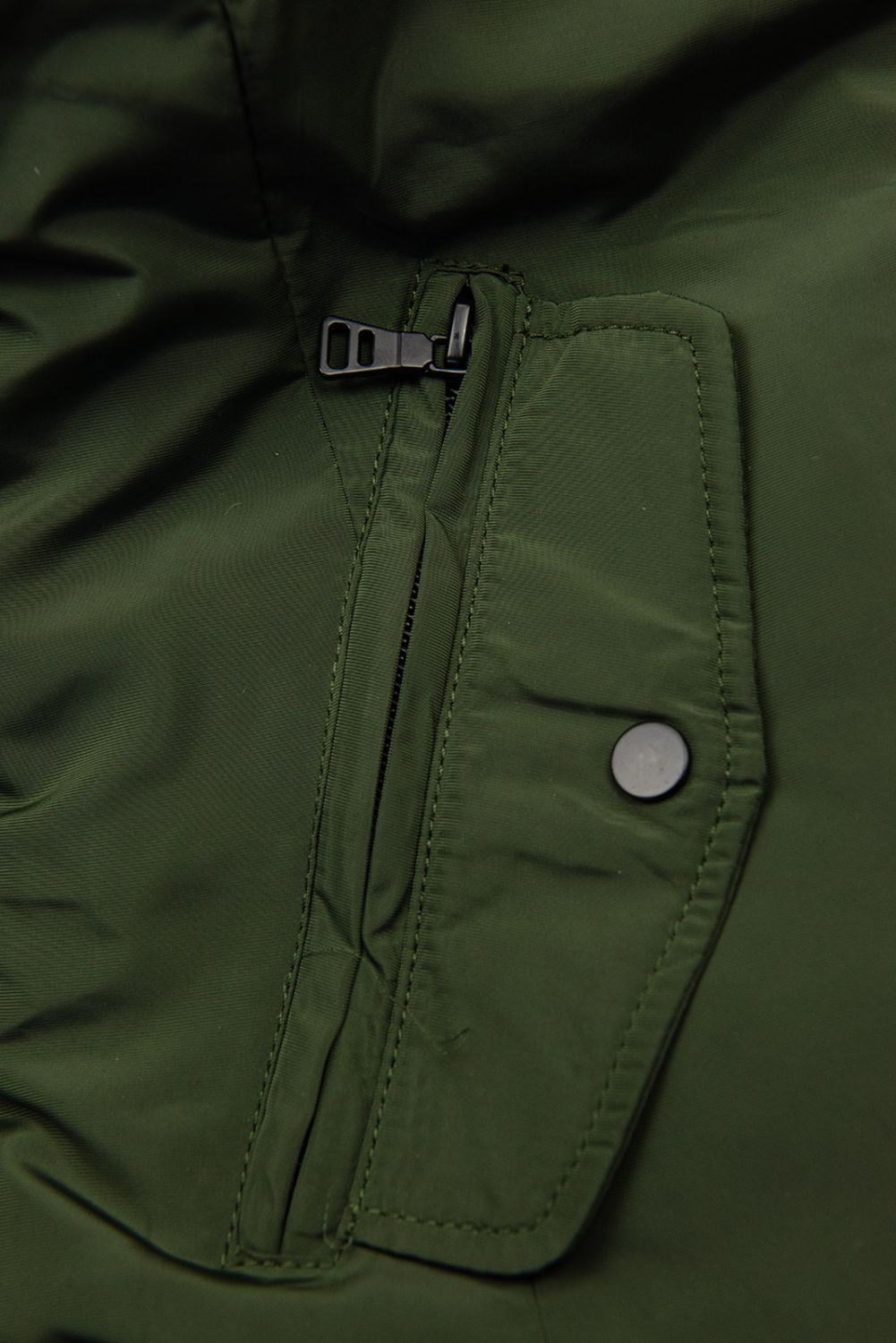 Giacca invernale allungata verde oliva con pelliccia beige