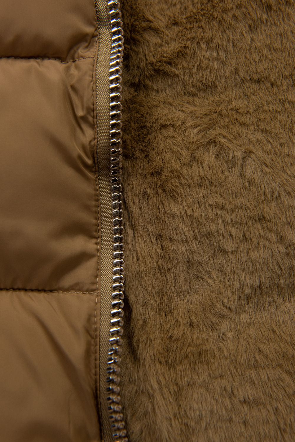 Giacca invernale beige con guanti