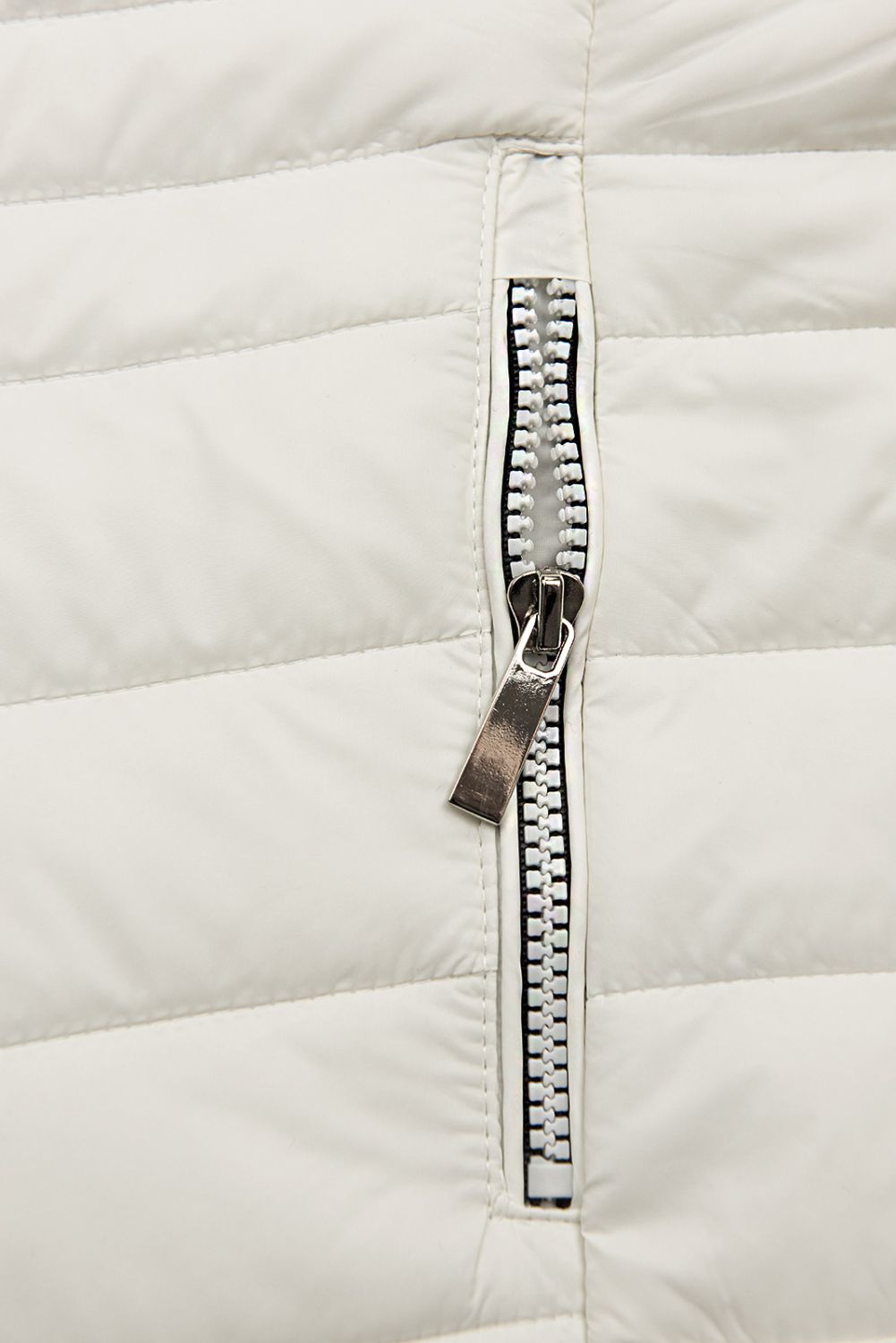 Gilet ecru dal taglio corto