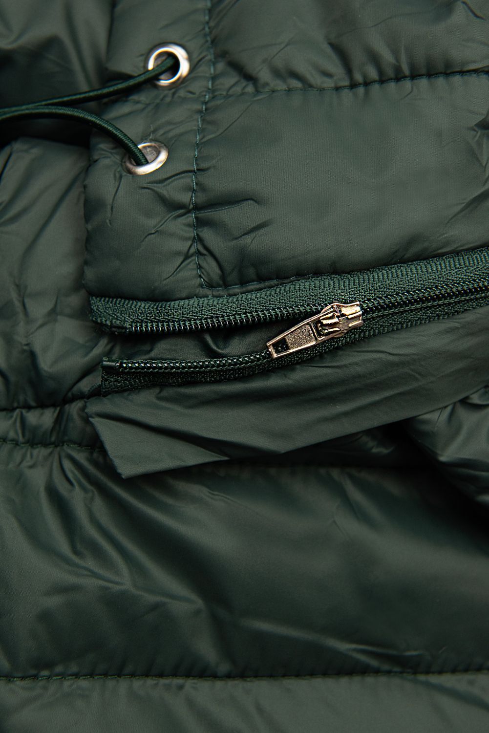 Gilet verde scuro dal taglio corto