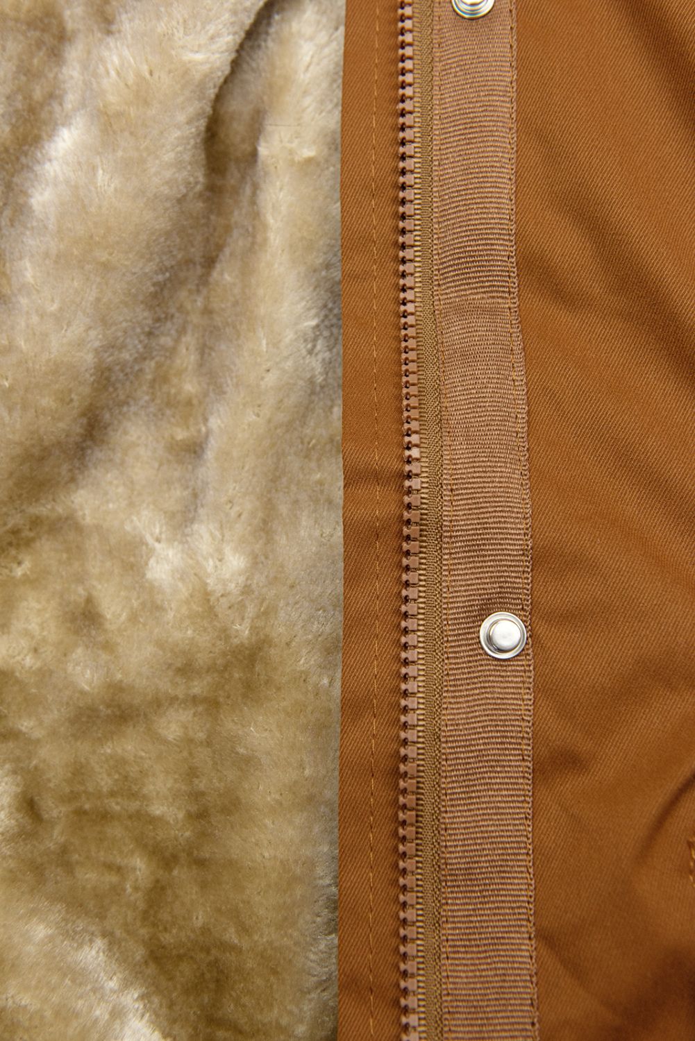 Parka marrone con fodera rimovibile e pelliccia