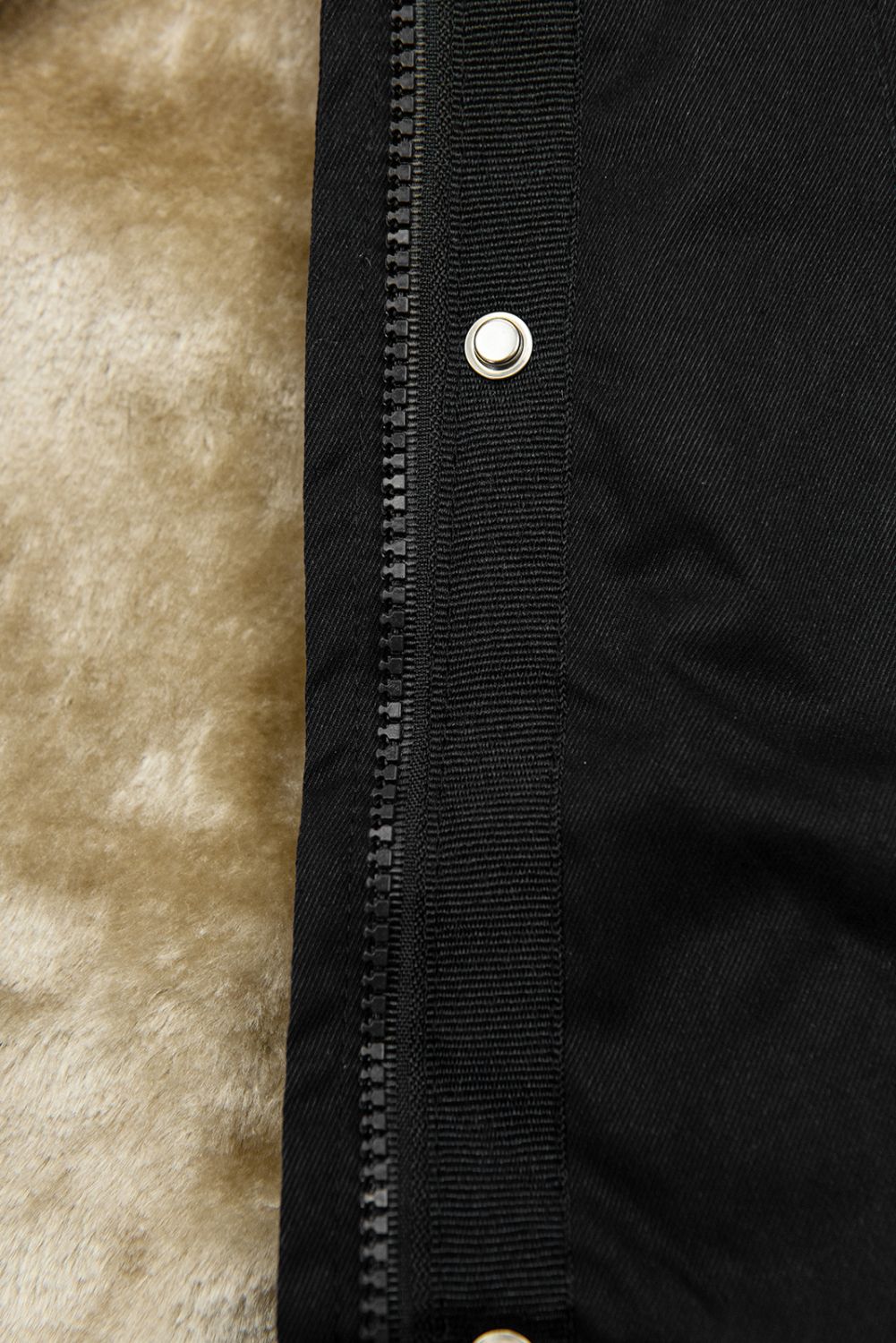 Parka nero con fodera rimovibile e pelliccia