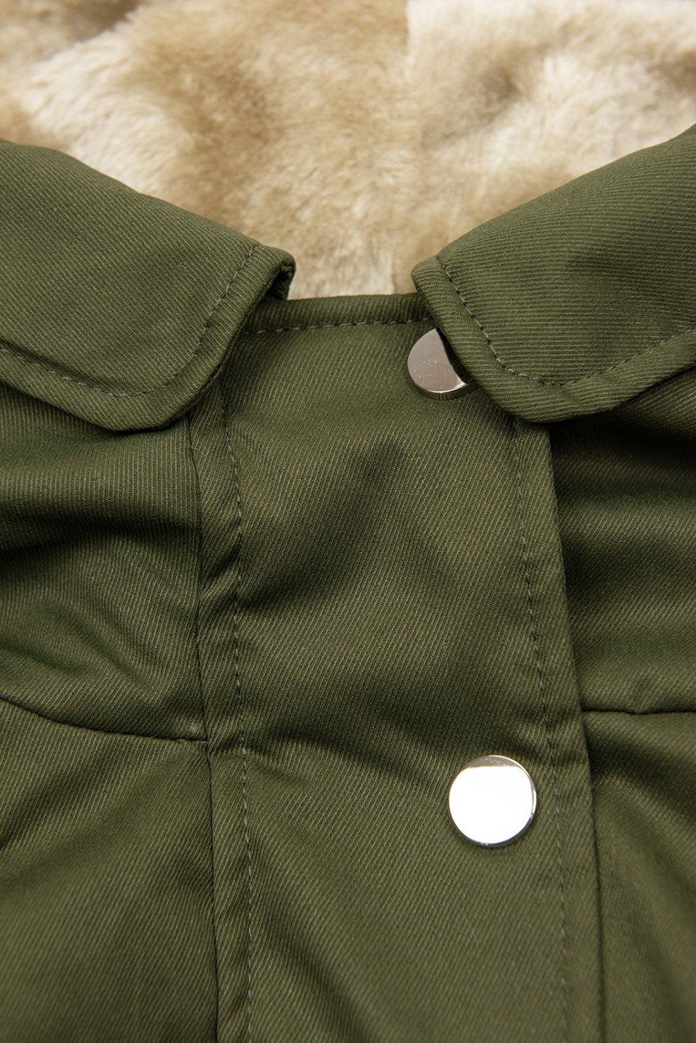 Parka kaki con pelliccia di peluche rimovibile