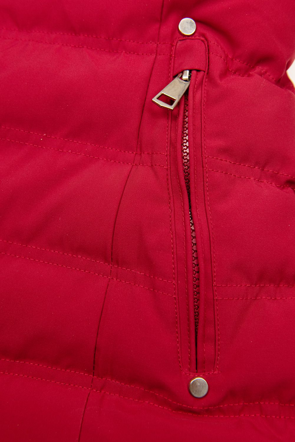 Giacca invernale rossa con peluche grigio