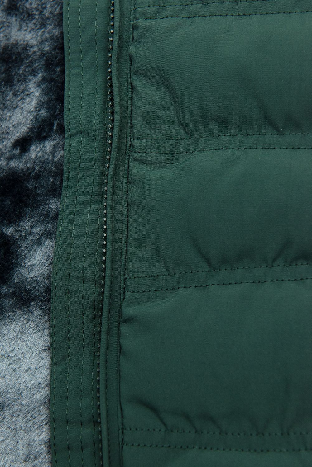 Giacca invernale verde con peluche grigio