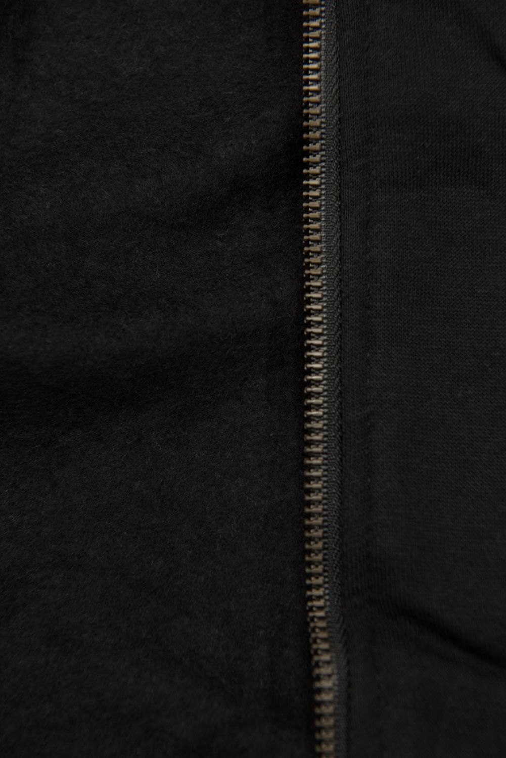 Felpa nera estesa con zip