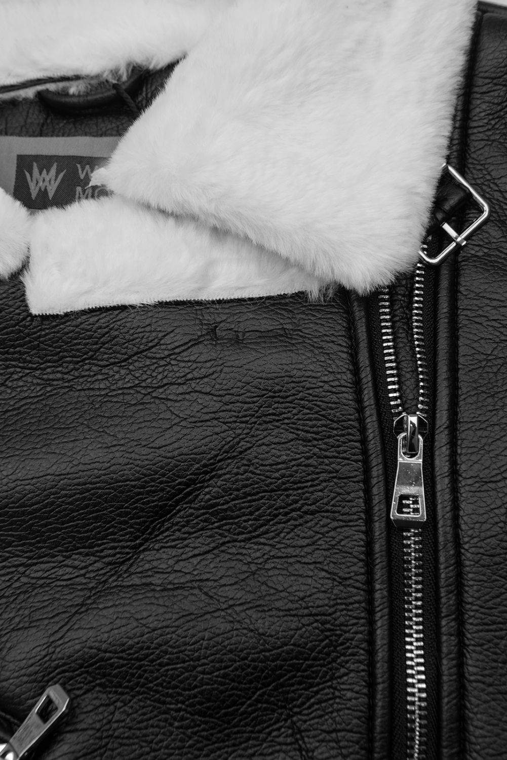 Giacca in similpelle imbottita nera-bianca