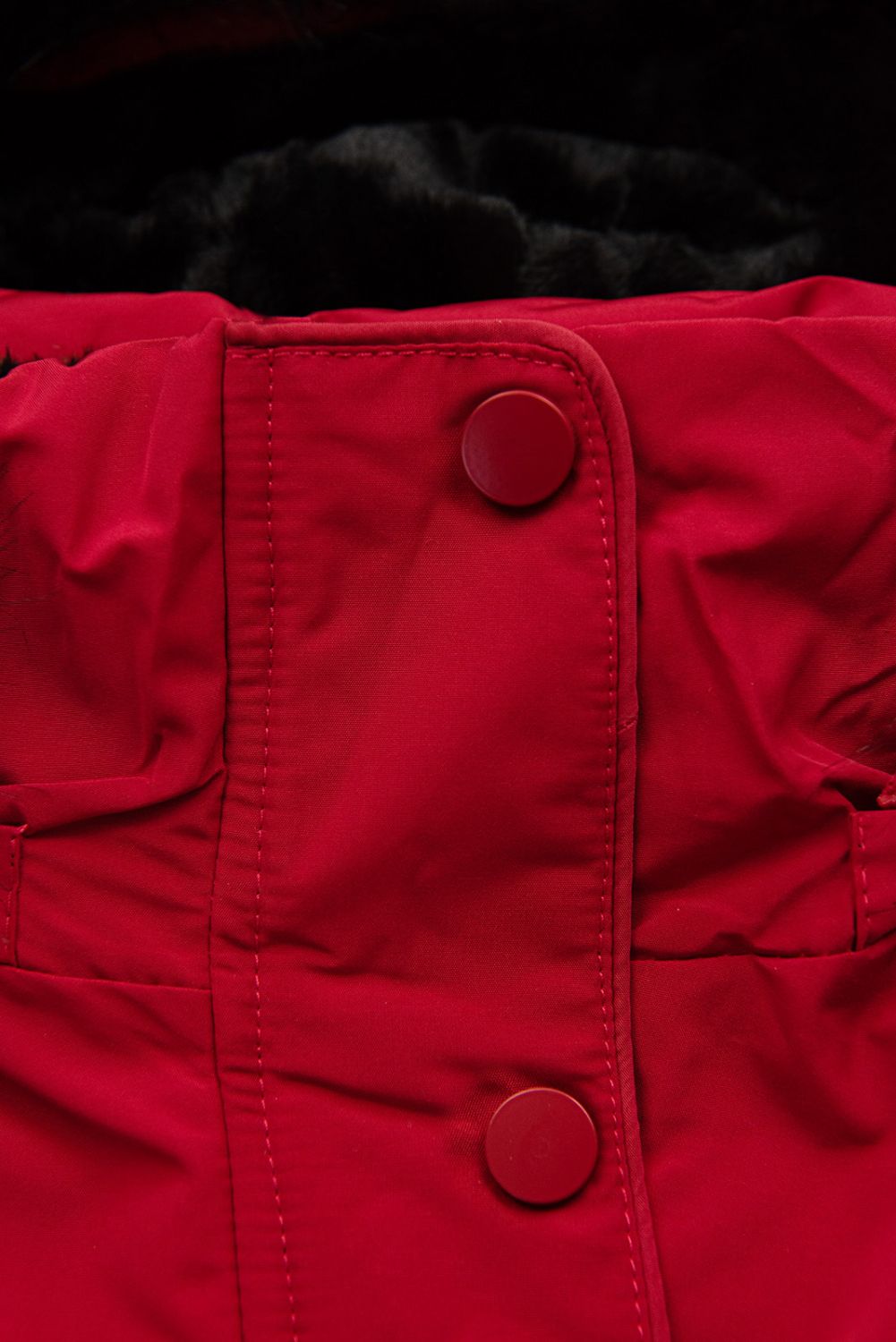 Parka rosso per l'inverno con fodera nera