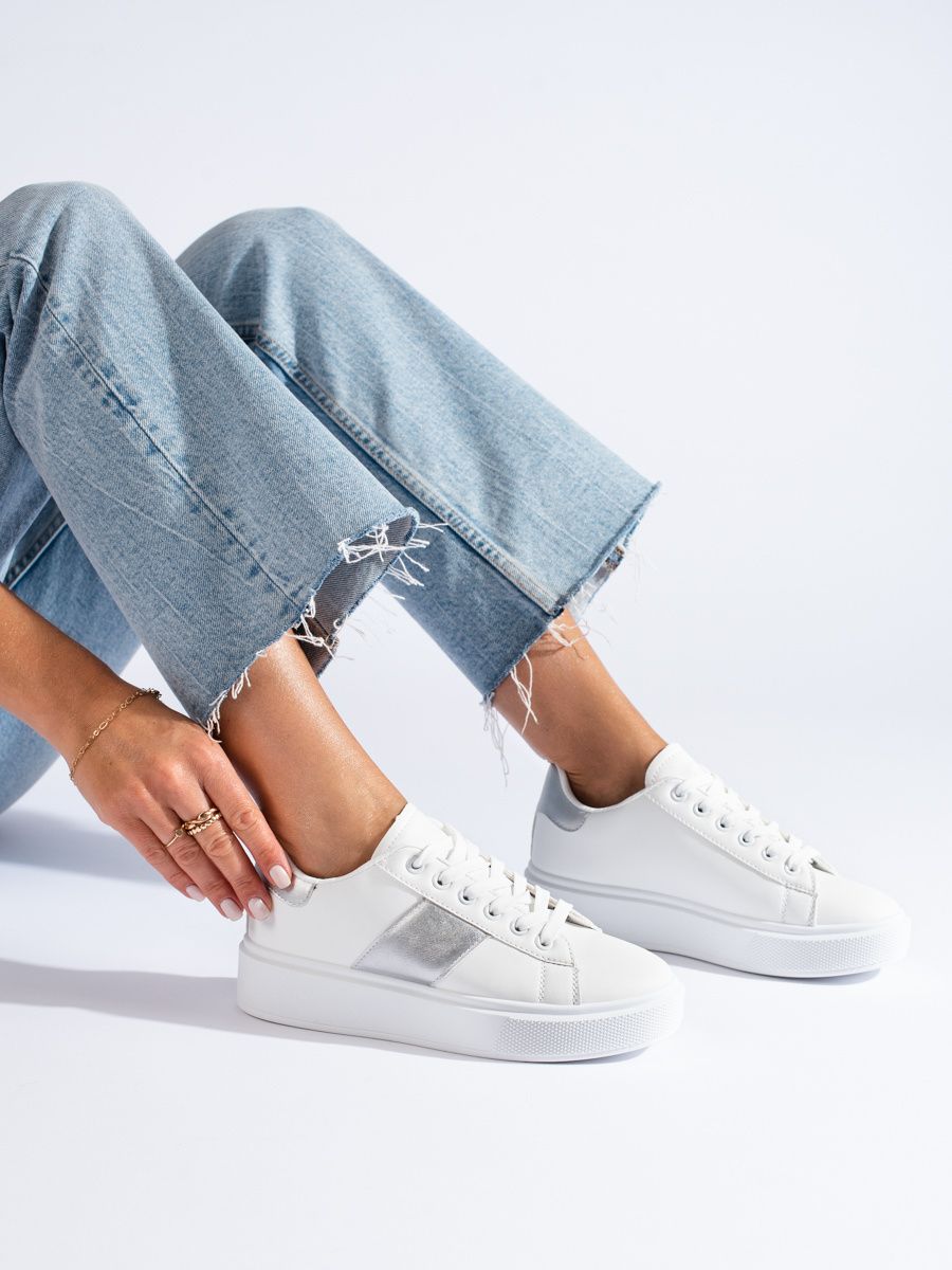 Sneakers bianche con striscia argentata