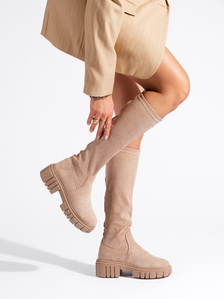 Stivali alti in pelle scamosciata con suola spessa beige chiaro