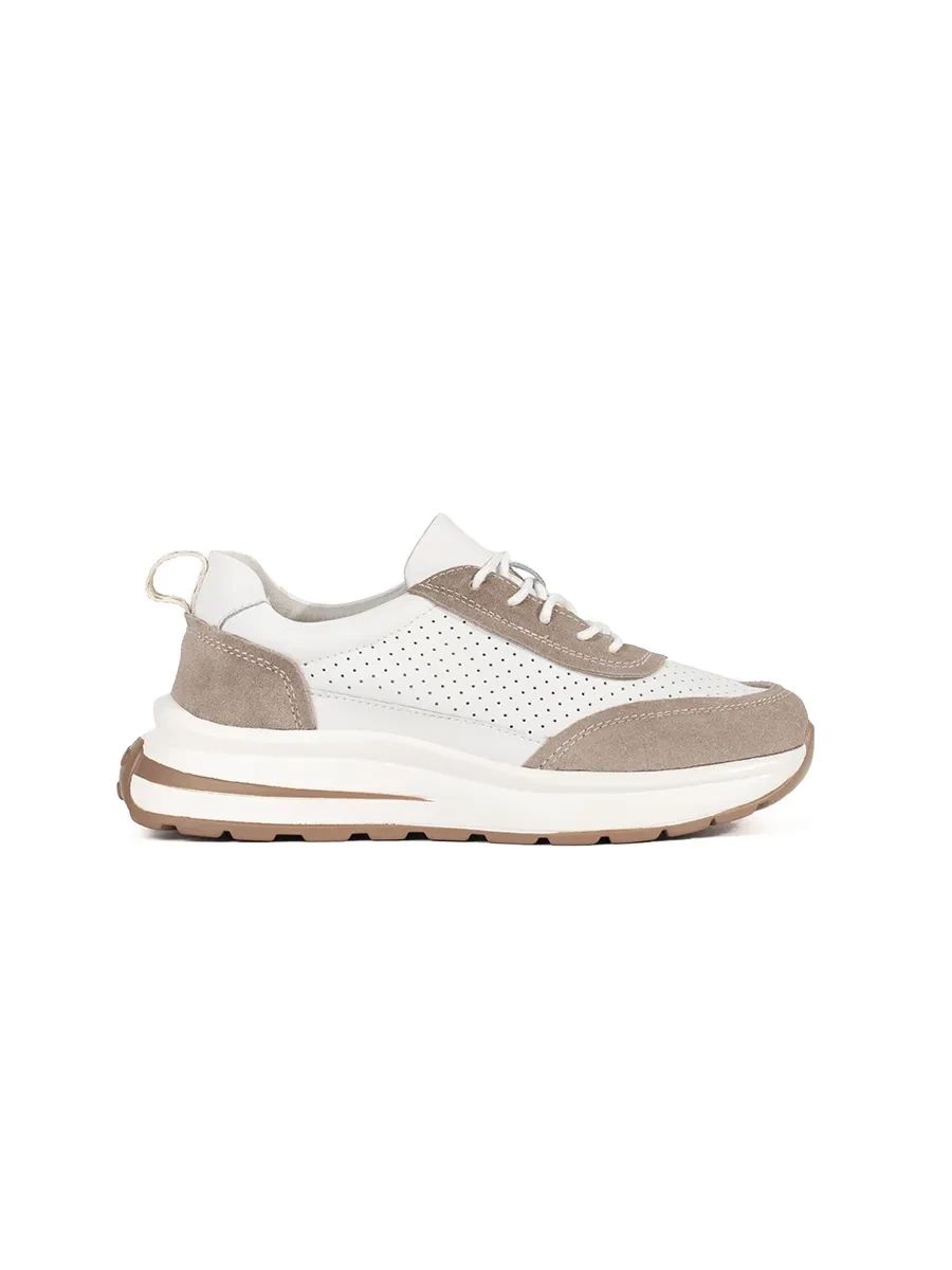 Scarpe sportive in pelle perforata con suola spessa in bianco-beige