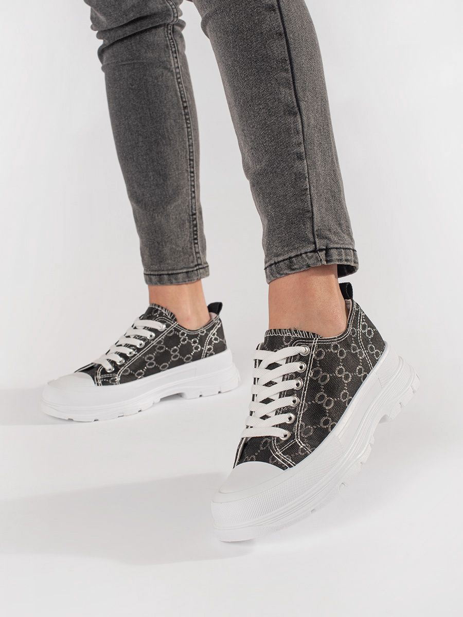 Sneakers nere con plateau e decorazioni
