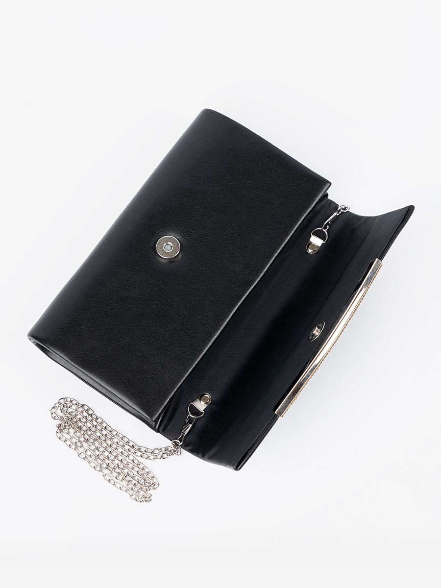 Elegante borsa nera con catena