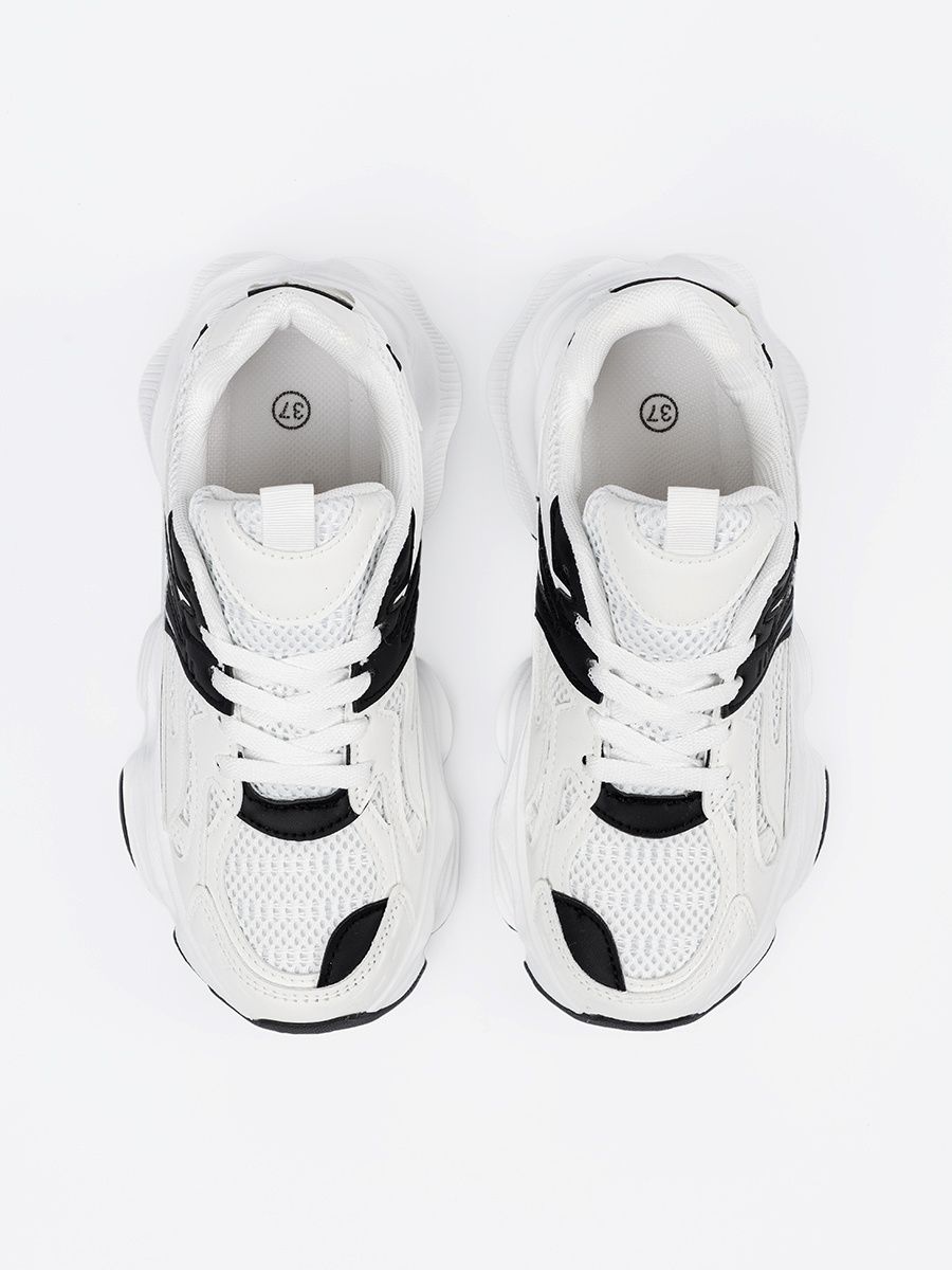 Sneakers bianche con suola spessa