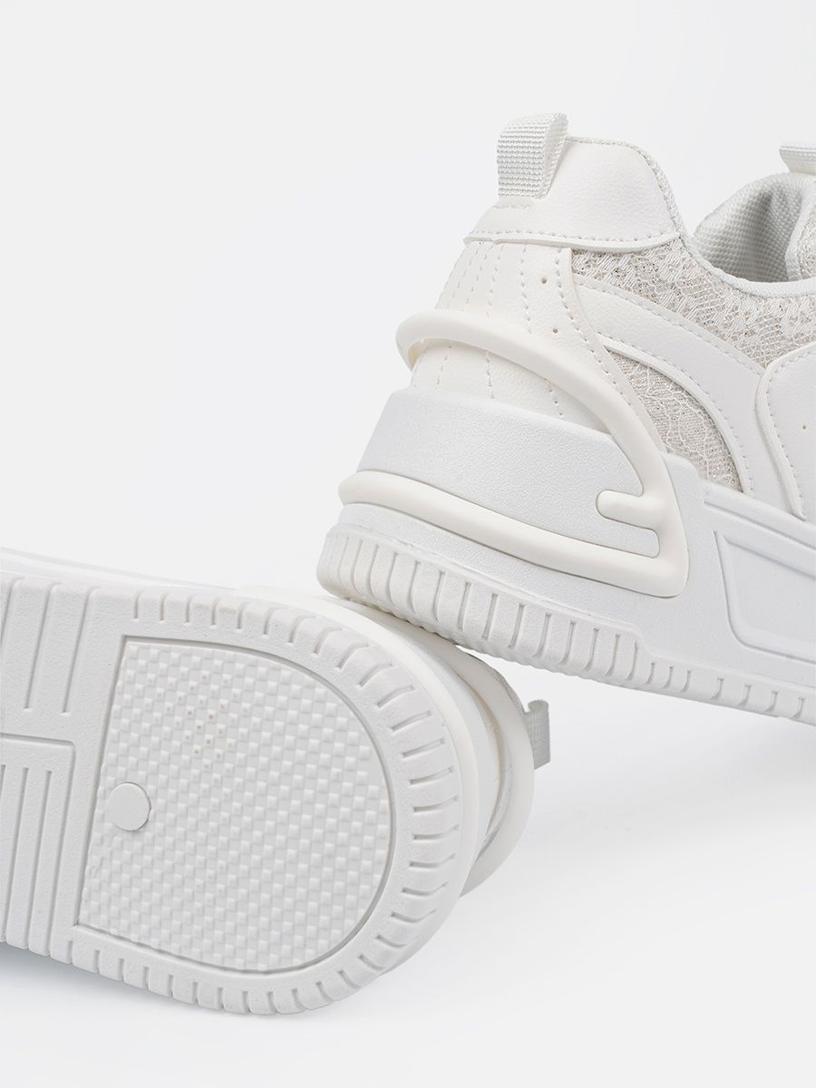 Sneakers bianche con pizzo
