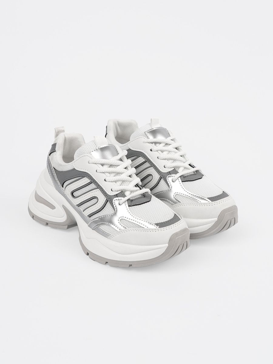 Sneakers bianche con dettagli argentati
