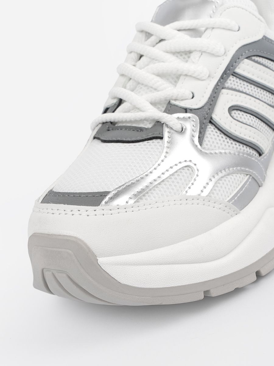 Sneakers bianche con dettagli argentati
