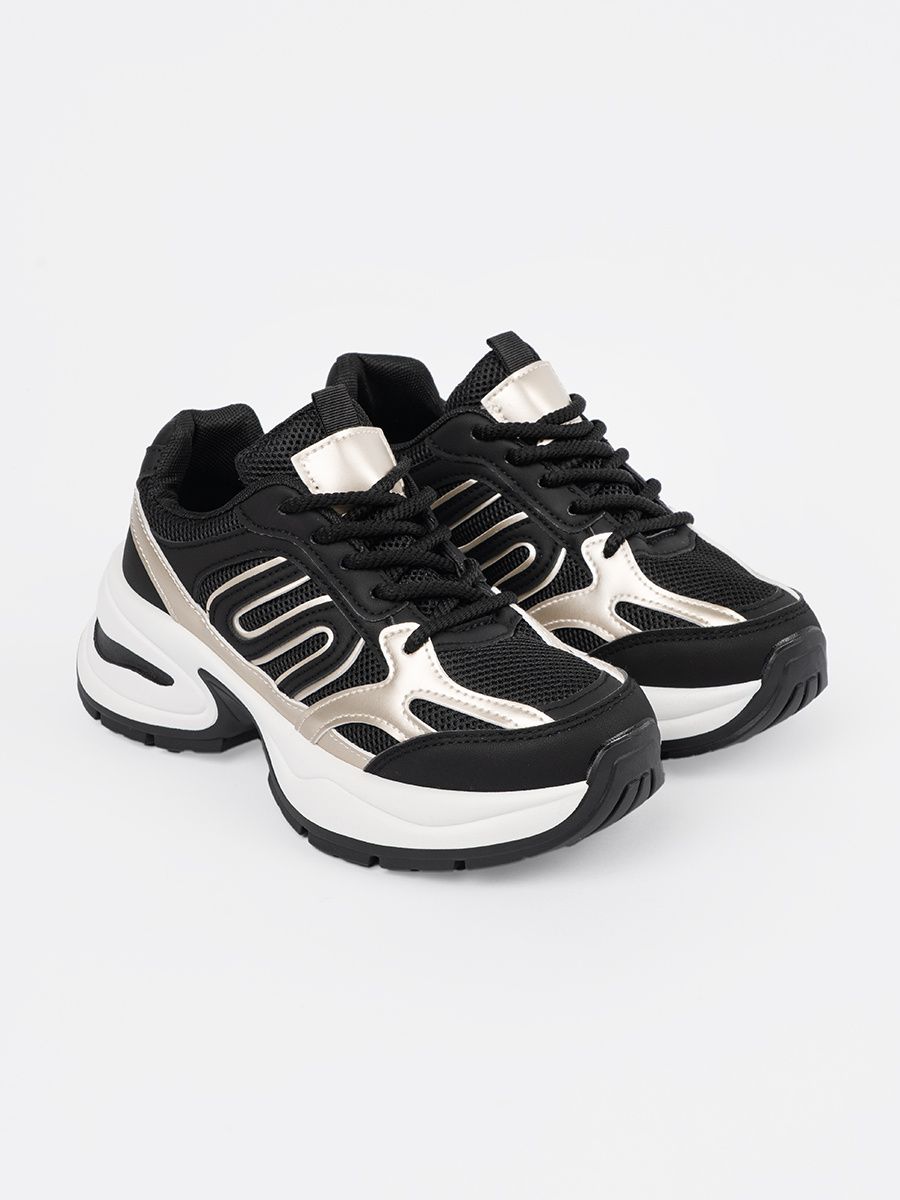 Sneakers nere con dettagli dorati
