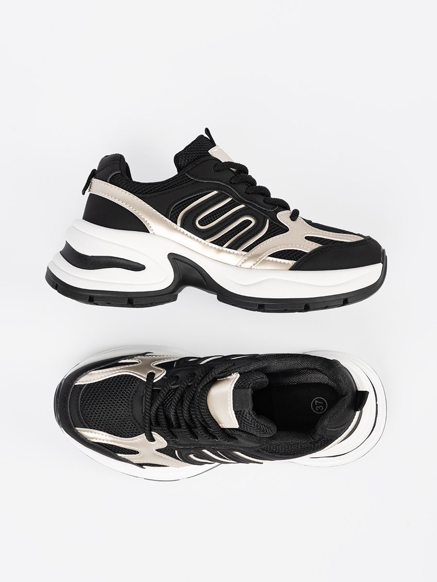 Sneakers nere con dettagli dorati
