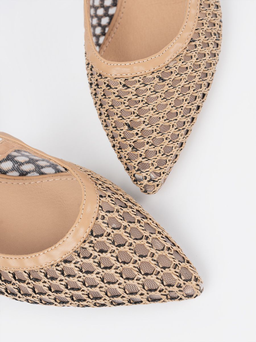 Décolletés beige traforate con tacco basso