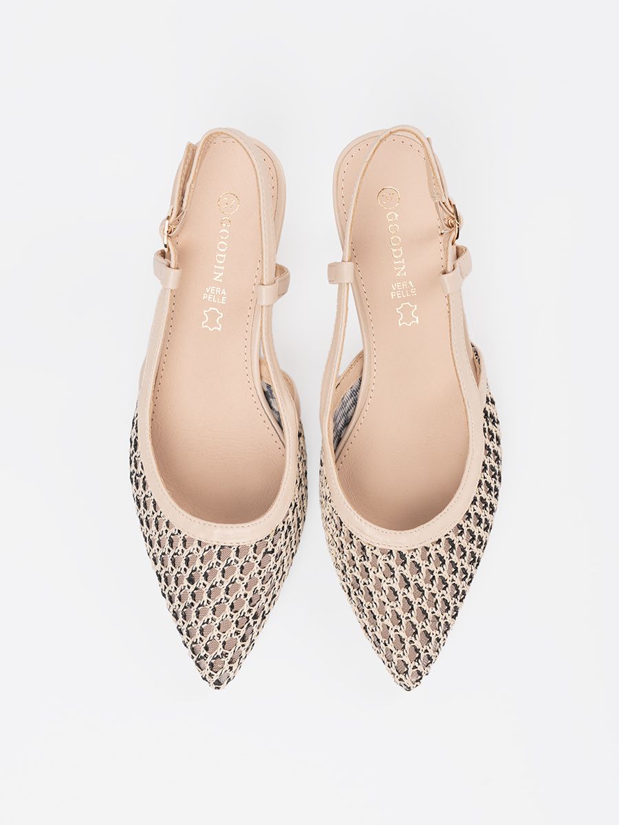 Pumps perforati beige chiaro con tacco basso