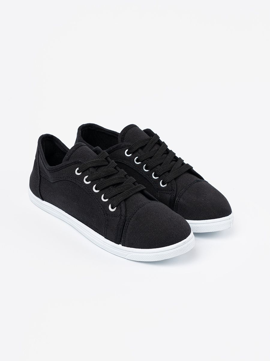 Sneakers nere con lacci