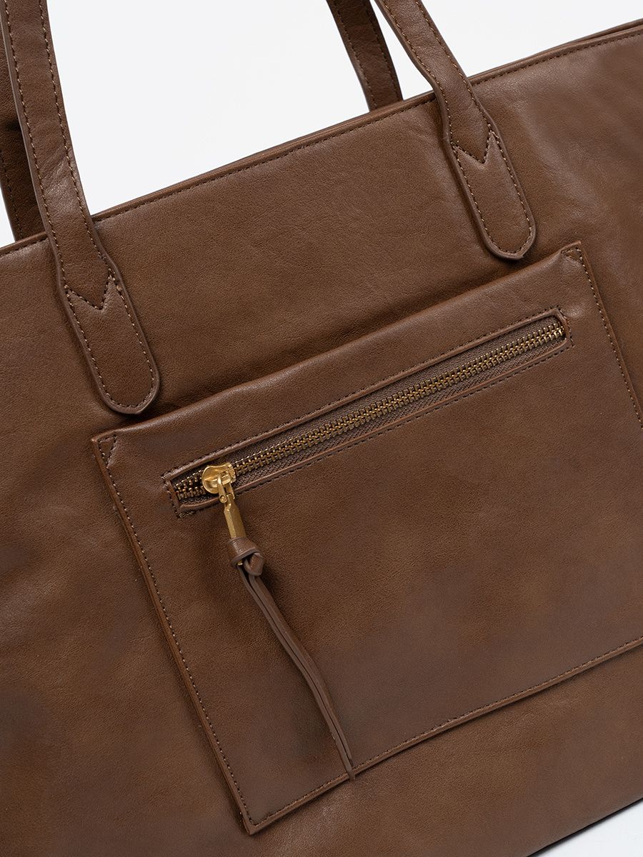 Borsa marrone con dettagli dorati