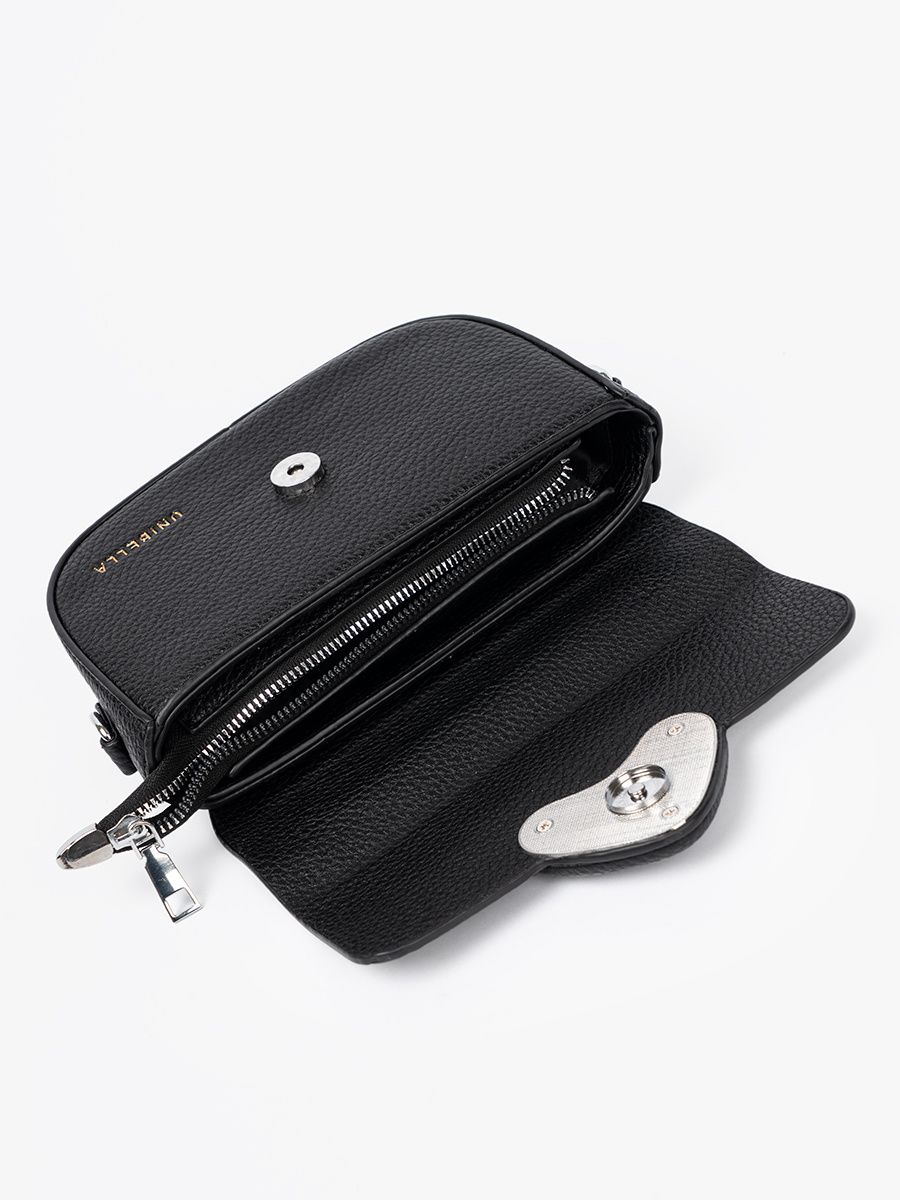 Elegante borsa nera con chiusura decorativa