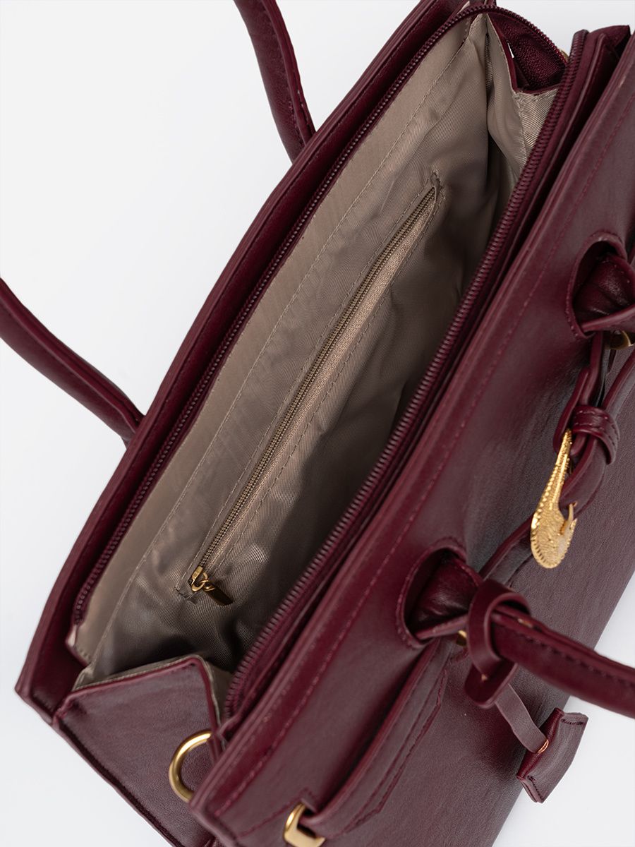 Borsa bordeaux con fibbia decorativa dorata