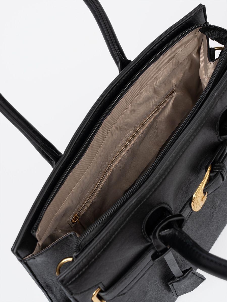 Borsa nera con fibbia decorativa dorata