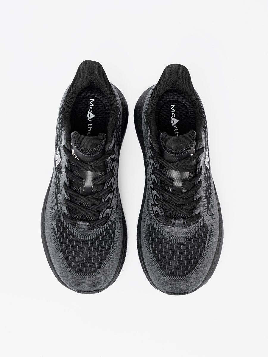 Sneakers leggeri neri con tomaia traspirante McArthur