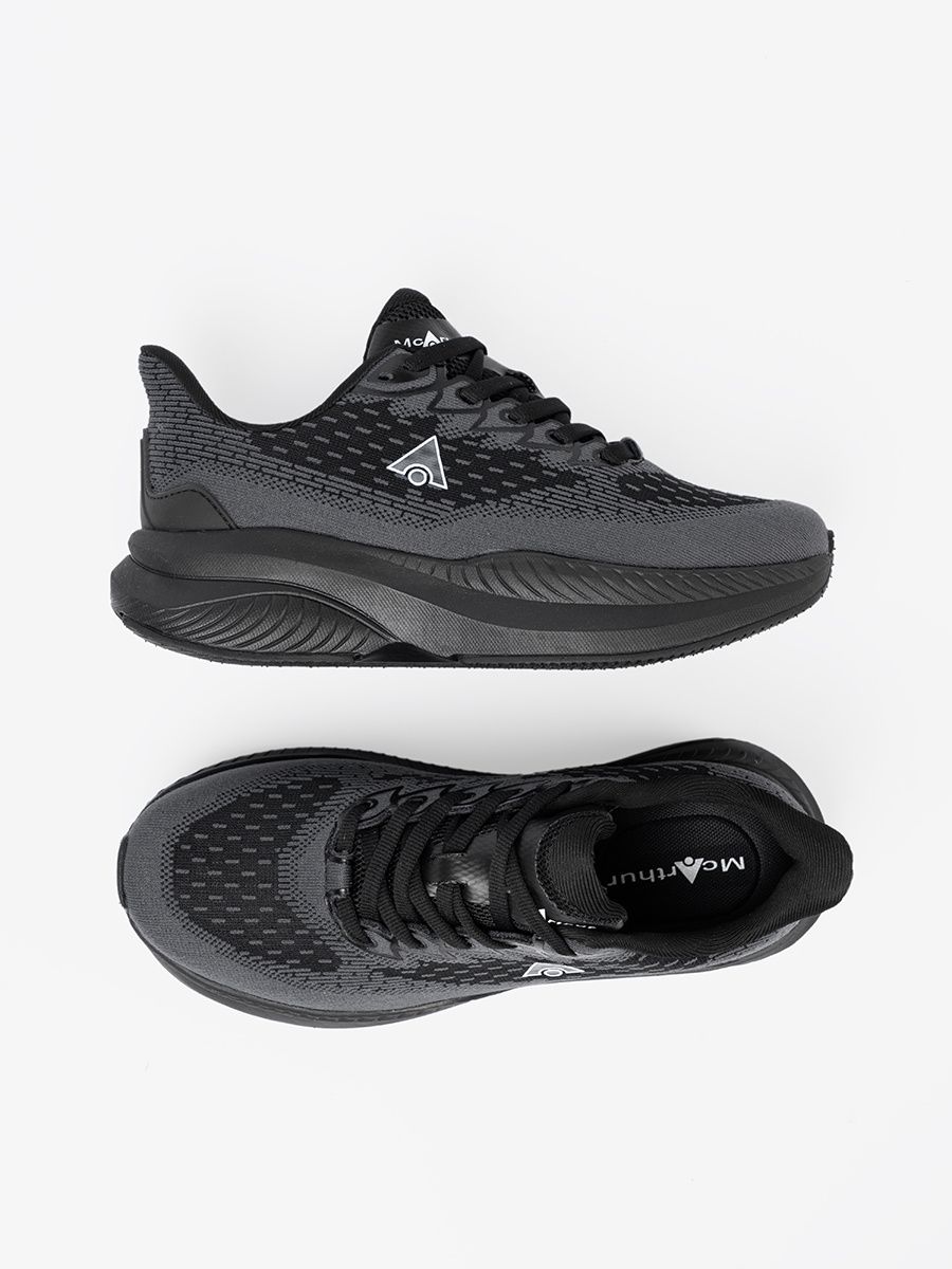 Sneakers leggeri neri con tomaia traspirante McArthur