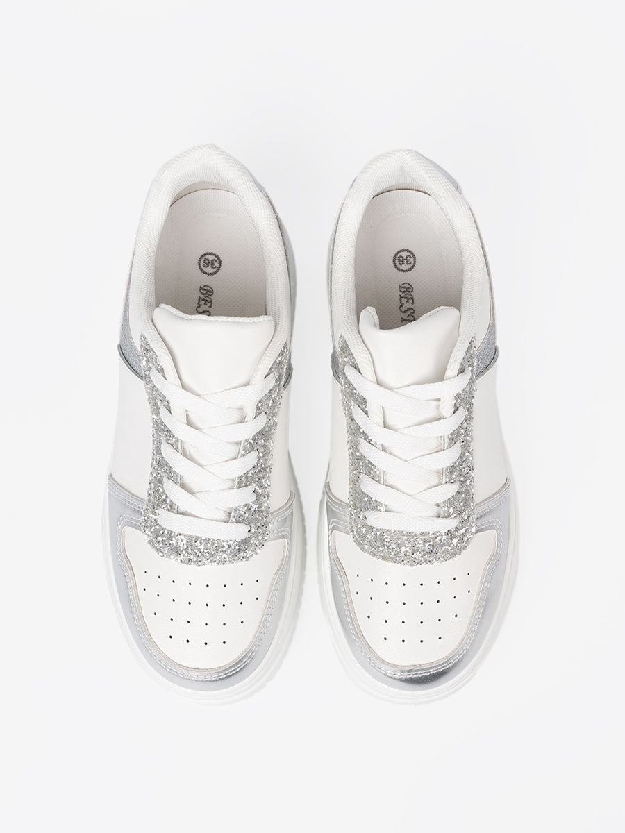 Sneakers bianche e argento con dettagli lucidi