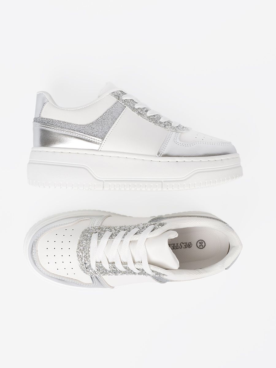 Sneakers bianche e argento con dettagli lucidi