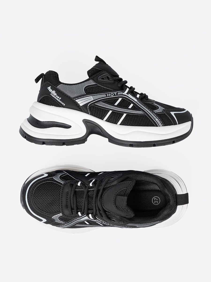 Sneakers nere con tomaia traspirante e suola bianca massiccia