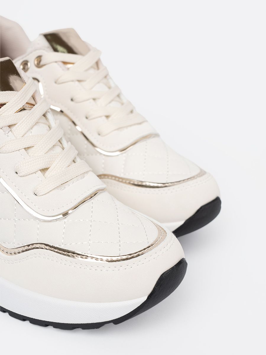 Sneakers beige con accenti dorati scintillanti