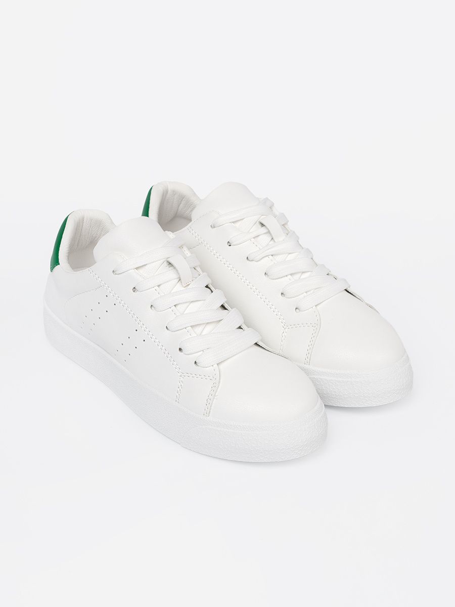 Sneakers bianchi classici con accento verde